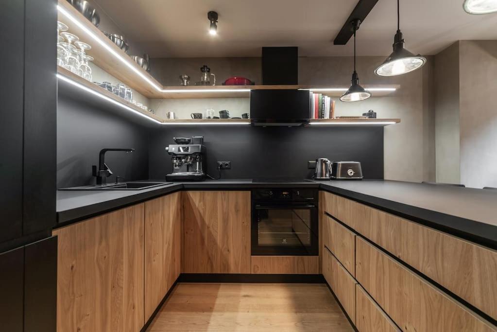 3 Storey Apartment With A Character And A Terrace Riga Buitenkant foto