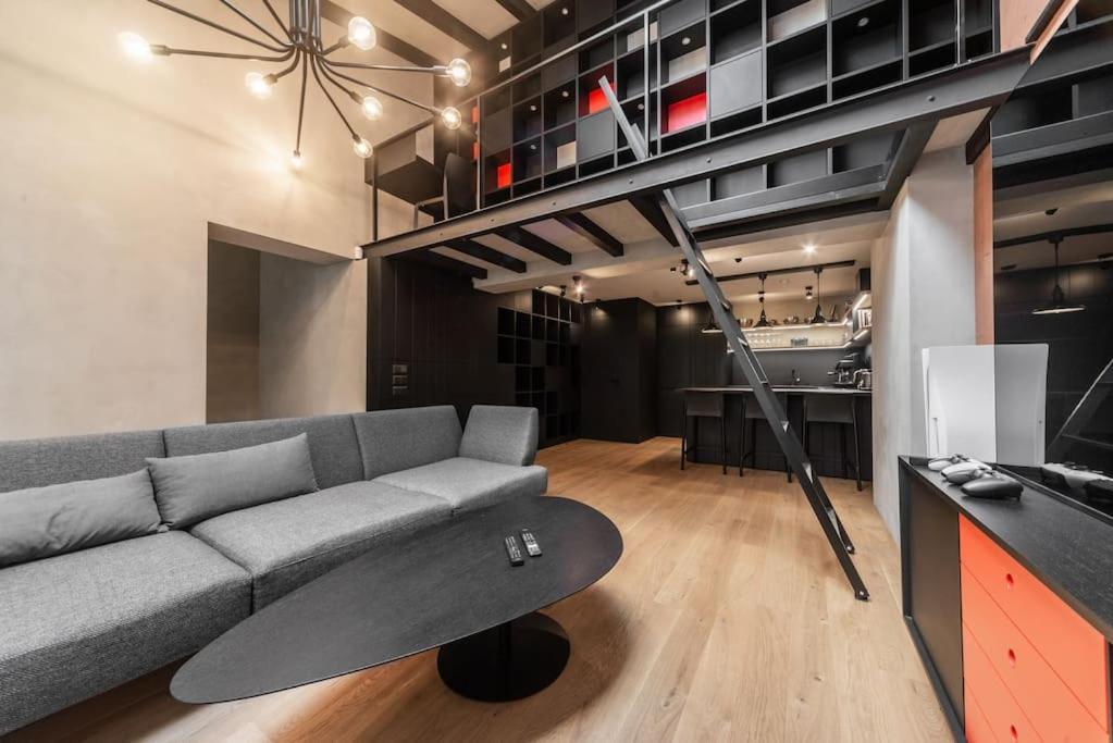 3 Storey Apartment With A Character And A Terrace Riga Buitenkant foto