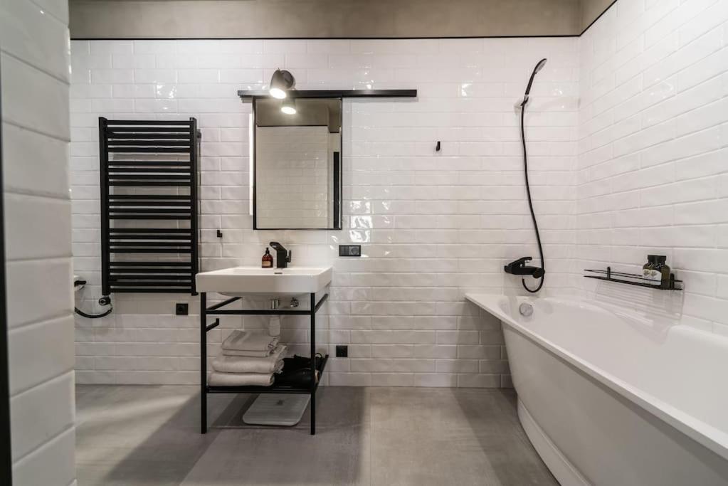 3 Storey Apartment With A Character And A Terrace Riga Buitenkant foto