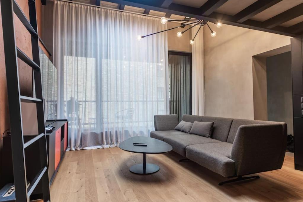 3 Storey Apartment With A Character And A Terrace Riga Buitenkant foto